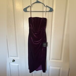 Lulu’s NWT - Glamorous Celebrations Dark Purple Velvet
Strapless Tulip Dress, XS